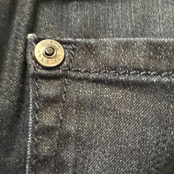 Guess premium denim skirt with zipper in back, size 27 - Picture 6 of 11